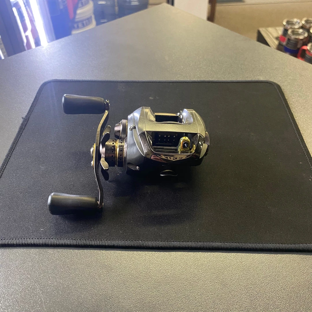 Fishin' World Used Rods And Reels Used Reel - Daiwa Steez 100HA 1 Fishin' World Used Rods And Reels Used Reel - Daiwa Steez 100HA